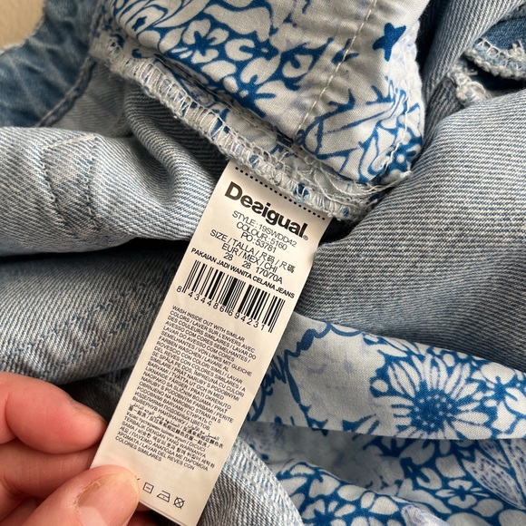 NWT - Desigual Women’s Denim Short with Floral Skirt - US Size 4 - Picture 13 of 15